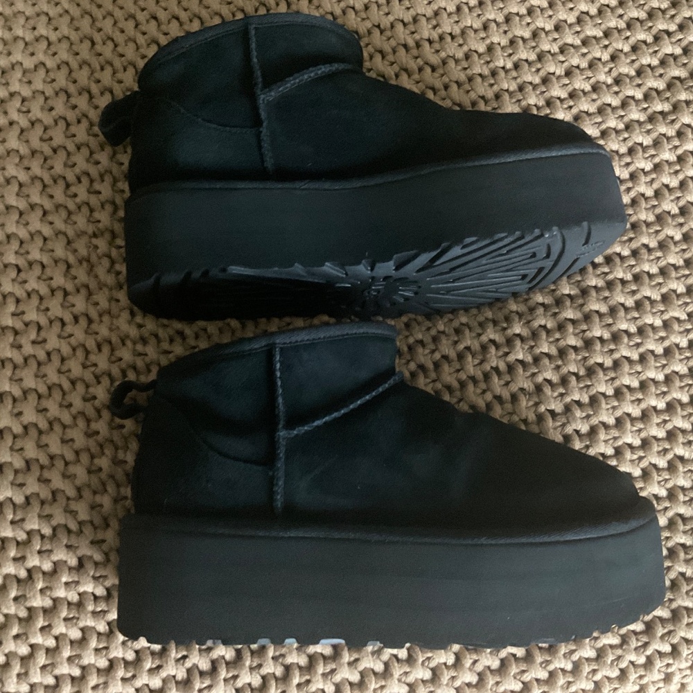 UGG - Picture 7 of 10